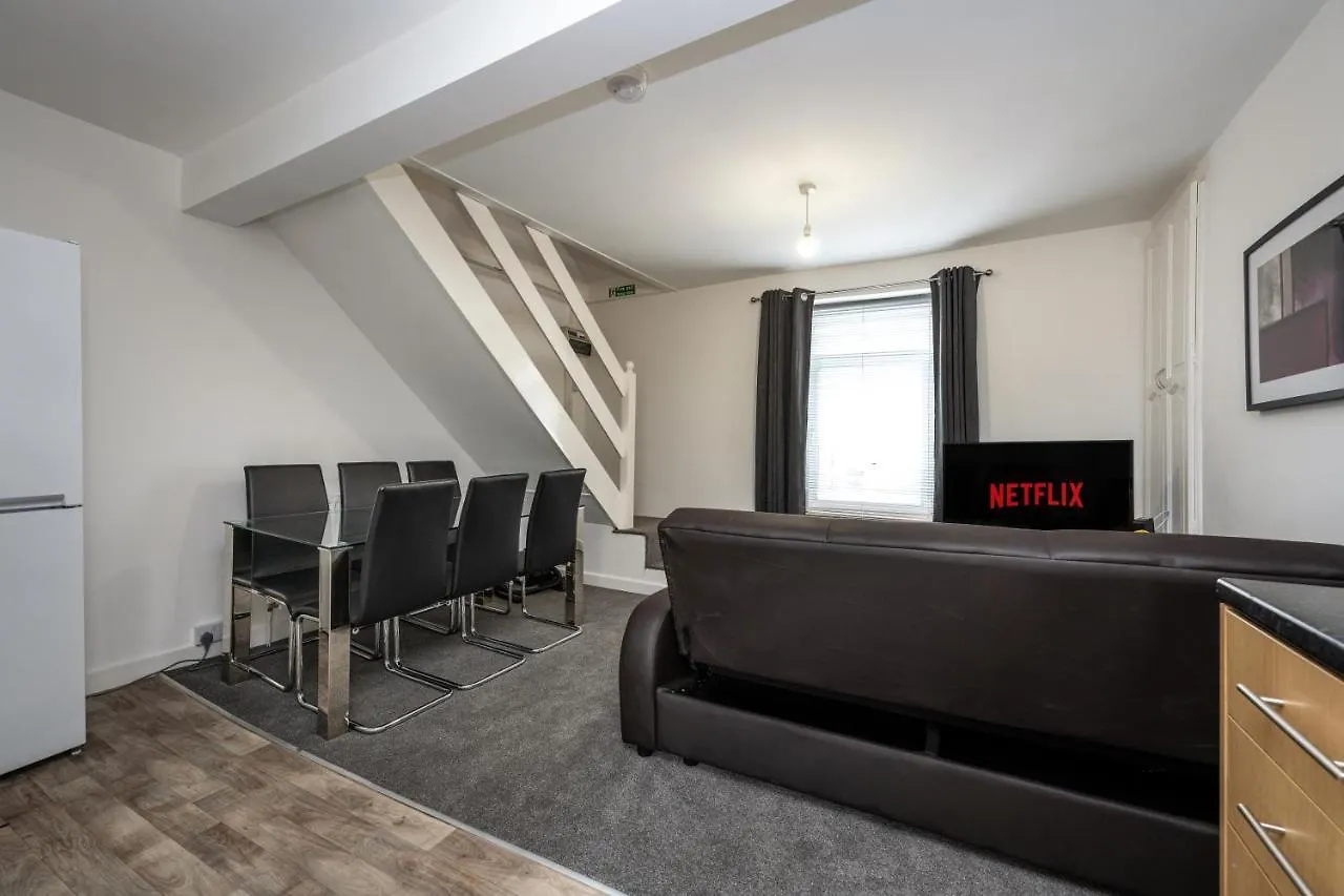En-Suite Apartment, Fully Equipped Kitchen Swansea Apartment