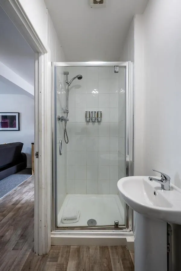 En-Suite Apartment, Fully Equipped Kitchen Swansea 0*,